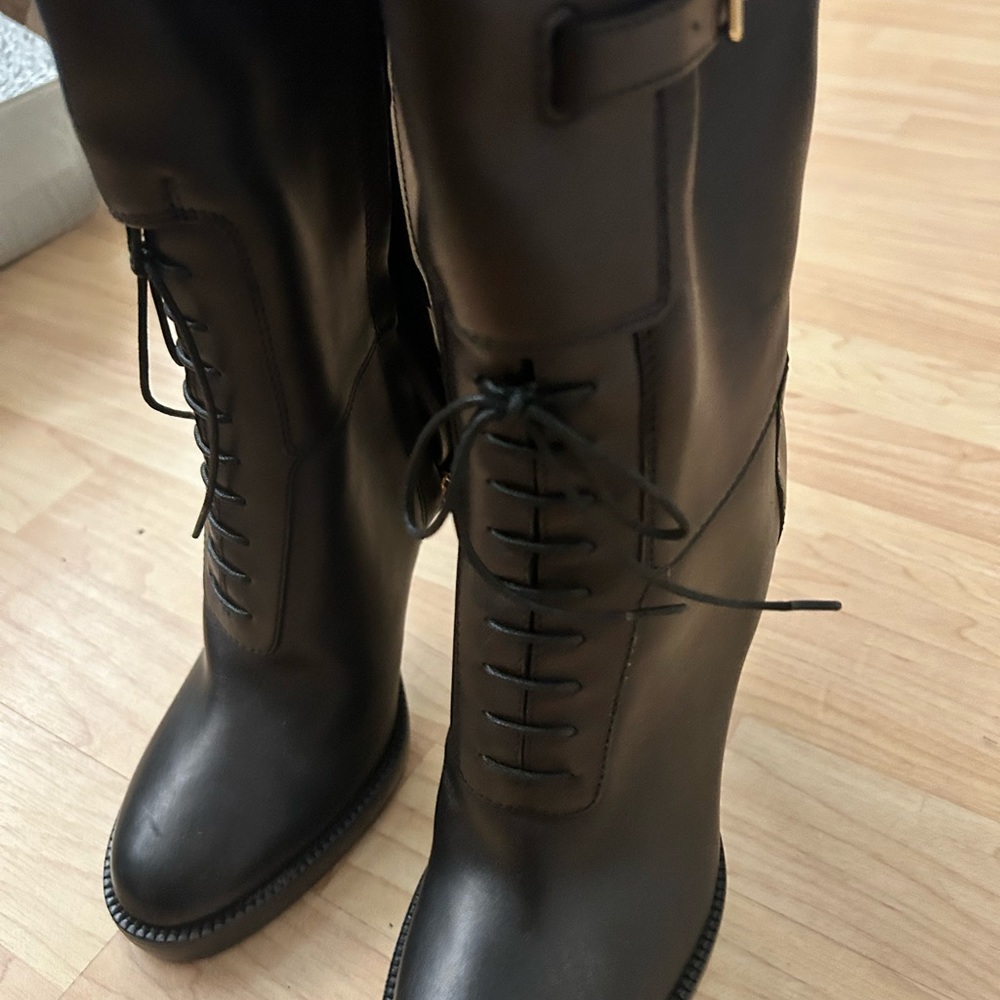 Burberry boots only worn twice